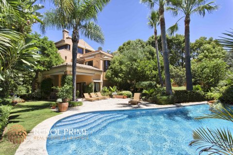Villa en venta en Marbella, Málaga, España 4 dormitorios, 1012 m2 No. 38444 - foto 1