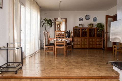 Villa en venta en Lloret de Mar, Gerona, España 5 dormitorios, 300 m2 No. 40813 - foto 6