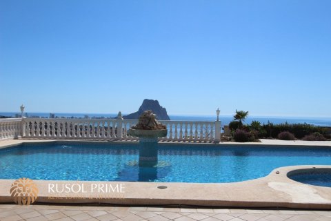 Villa en venta en Calpe, Alicante, España 6 dormitorios, 609 m2 No. 39381 - foto 1