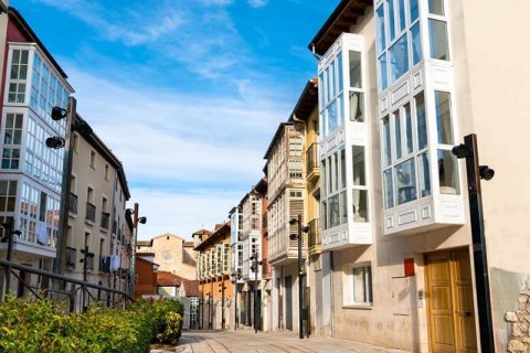 De esta forma es el poblado de Burgos de 50 viviendas e congregación incluida que se vende por 350.000 euros