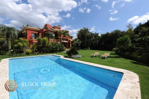 Villa en venta en Marbella, Málaga, España 5 dormitorios, 1300 m2 No. 38432 - foto 1