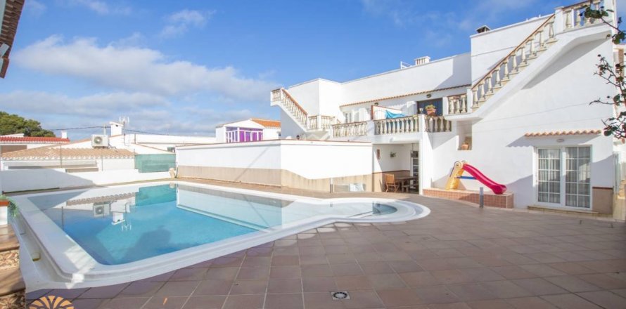 Villa en Es Castell, Menorca, España 4 dormitorios, 211 m2 No. 39077