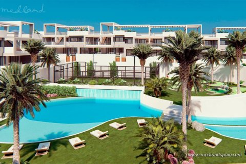Apartamento en venta en Torrevieja, Alicante, España 2 dormitorios, 74 m2 No. 40304 - foto 1