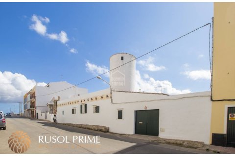 Casa adosada en venta en Ciutadella De Menorca, Menorca, España 5 dormitorios, 243 m2 No. 10769 - foto 2