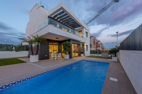 Villa en venta en Campoamor, Alicante, España 3 dormitorios, 183 m2 No. 42409 - foto 2