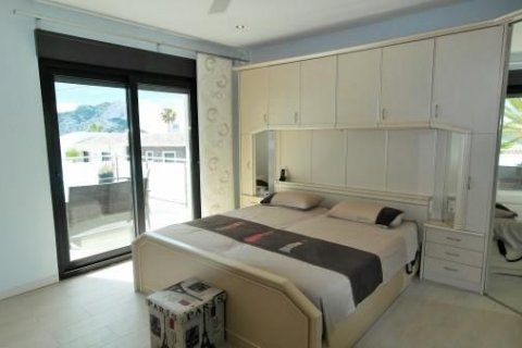 Villa en venta en Calpe, Alicante, España 3 dormitorios, 281 m2 No. 44025 - foto 9