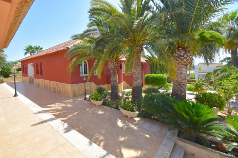 Villa en venta en La Nucia, Alicante, España 5 dormitorios, 800 m2 No. 42587 - foto 2