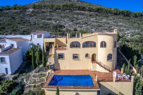 Villa en venta en Benitachell, Alicante, España 5 dormitorios, 290 m2 No. 43677 - foto 1