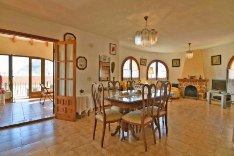 Villa en venta en Calpe, Alicante, España 5 dormitorios, 200 m2 No. 45015 - foto 5