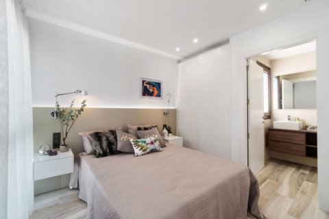 Villa en venta en Torrevieja, Alicante, España 3 dormitorios, 264 m2 No. 44497 - foto 2