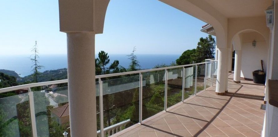 Villa en Lloret de Mar, Gerona, España 4 dormitorios, 275 m2 No. 45729