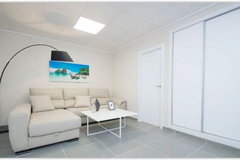 Casa adosada en venta en El Campello, Alicante, España 3 dormitorios, 197 m2 No. 43386 - foto 5