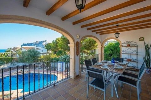 Villa en venta en Calpe, Alicante, España 6 dormitorios, 300 m2 No. 45626 - foto 2