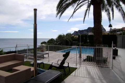 Villa en venta en Calpe, Alicante, España 4 dormitorios, 425 m2 No. 44262 - foto 2