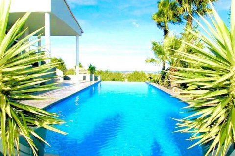 Villa en venta en Dénia, Alicante, España 4 dormitorios, 275 m2 No. 43613 - foto 1