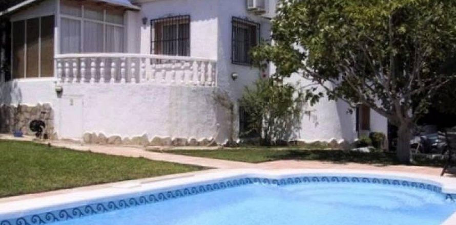 Villa en La Nucia, Alicante, España 4 dormitorios, 207 m2 No. 44524