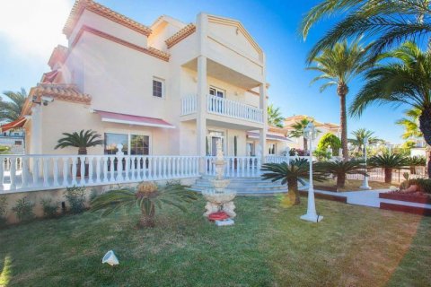 Villa en venta en Alicante, España 6 dormitorios, 700 m2 No. 41734 - foto 2