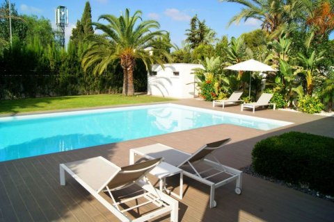 Villa en venta en Alicante, España 4 dormitorios, 550 m2 No. 42584 - foto 4