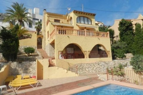 Villa en venta en Calpe, Alicante, España 5 dormitorios, 230 m2 No. 45024 - foto 1
