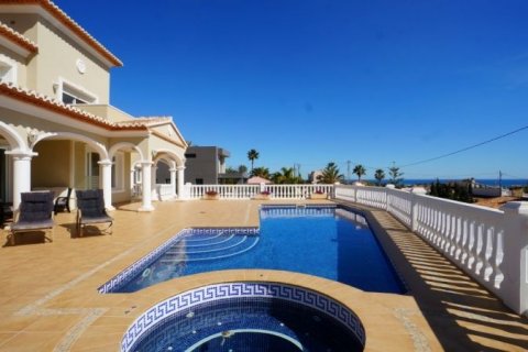 Villa en venta en Calpe, Alicante, España 3 dormitorios, 355 m2 No. 44314 - foto 1