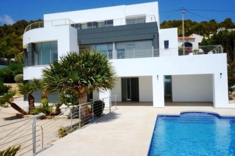 Villa en venta en Calpe, Alicante, España 4 dormitorios, 240 m2 No. 44309 - foto 1