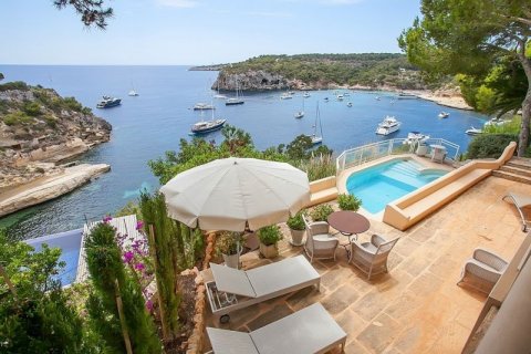 Villa en venta en Sol De Mallorca, Mallorca, España 6 dormitorios, 307 m2 No. 44969 - foto 2