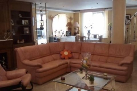 Villa en venta en Alicante, España 8 dormitorios, 520 m2 No. 45701 - foto 8