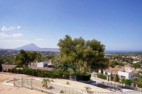 Villa en venta en Jávea, Alicante, España 5 dormitorios, 450 m2 No. 45687 - foto 1