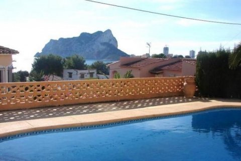 Villa en venta en Calpe, Alicante, España 3 dormitorios, 300 m2 No. 45382 - foto 1