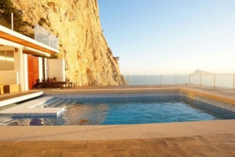 Villa en venta en Calpe, Alicante, España 3 dormitorios, 300 m2 No. 45663 - foto 2