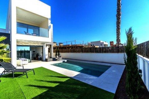 Villa en venta en Santa Pola, Alicante, España 3 dormitorios, 247 m2 No. 43516 - foto 1