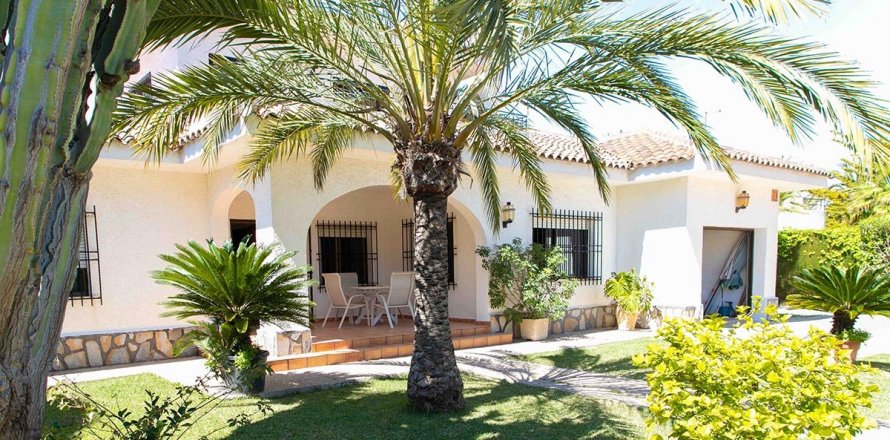 Villa en Cabo Roig, Alicante, España 4 dormitorios, 266 m2 No. 41221