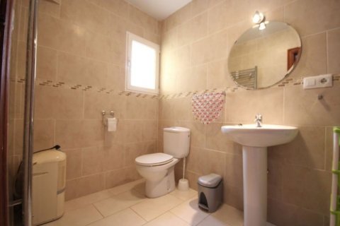Villa en venta en Calpe, Alicante, España 4 dormitorios, 250 m2 No. 44461 - foto 9