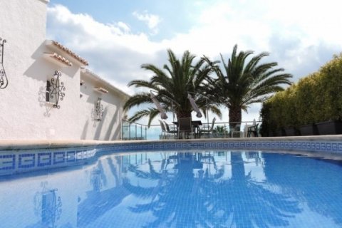 Villa en venta en Jávea, Alicante, España 4 dormitorios, 366 m2 No. 45702 - foto 1