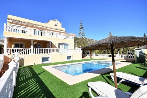 Villa en venta en Calpe, Alicante, España 5 dormitorios, 350 m2 No. 41531 - foto 1