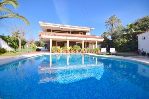 Villa en venta en Benidorm, Alicante, España 5 dormitorios, 421 m2 No. 42132 - foto 1