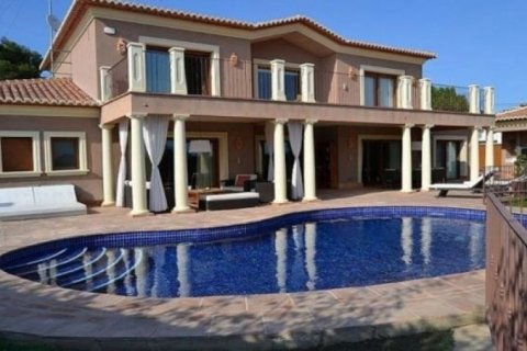 Villa en venta en Moraira, Alicante, España 3 dormitorios, 400 m2 No. 44403 - foto 1