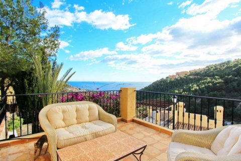 Villa en venta en Altea, Alicante, España 3 dormitorios, 231 m2 No. 45568 - foto 1