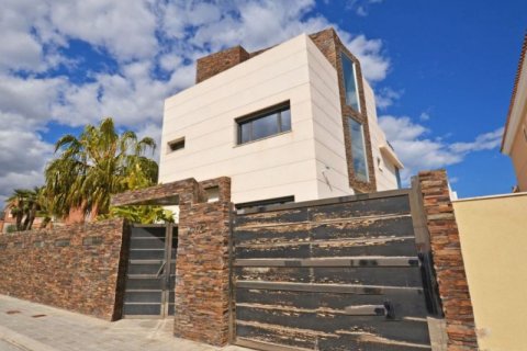Villa en venta en Alicante, España 5 dormitorios, 490 m2 No. 44776 - foto 2