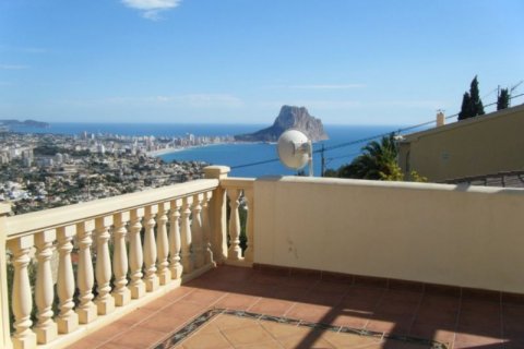Villa en venta en Calpe, Alicante, España 5 dormitorios, 215 m2 No. 45647 - foto 2