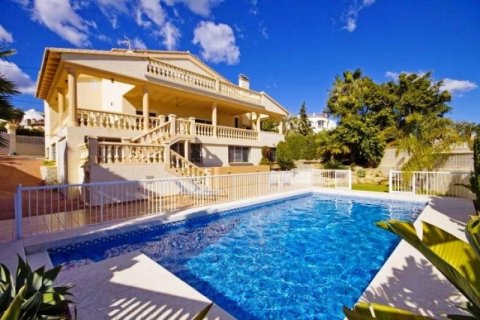 Villa en venta en Calpe, Alicante, España 4 dormitorios, 500 m2 No. 43832 - foto 1