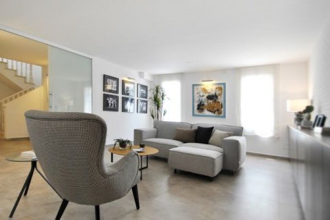 Villa en venta en Guardamar del Segura, Alicante, España 5 dormitorios, 290 m2 No. 42526 - foto 9