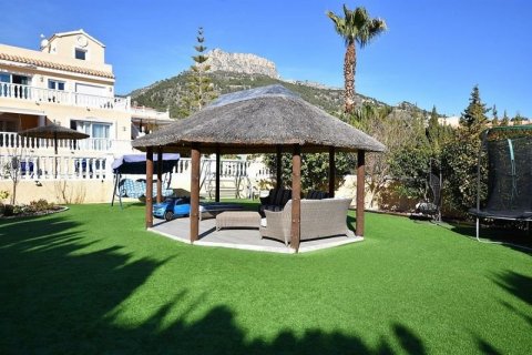 Villa en venta en Calpe, Alicante, España 5 dormitorios, 350 m2 No. 41531 - foto 4