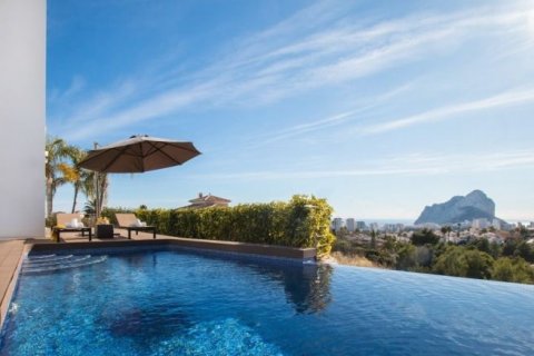 Villa en venta en Calpe, Alicante, España 5 dormitorios, 241 m2 No. 44264 - foto 2