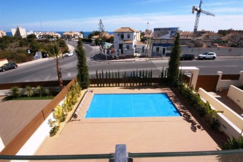 Villa en venta en La Mata, Alicante, España 5 dormitorios, 295 m2 No. 43340 - foto 2