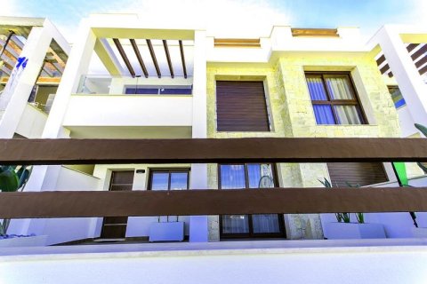 Casa adosada en venta en Torrevieja, Alicante, España 2 dormitorios, 120 m2 No. 43150 - foto 1