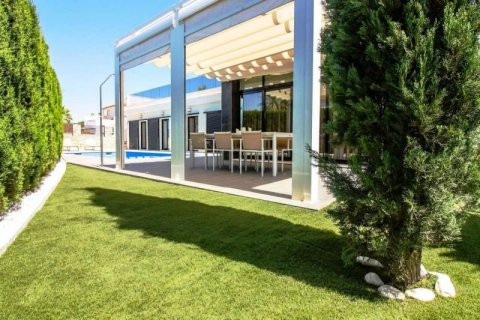 Villa en venta en Guardamar del Segura, Alicante, España 4 dormitorios, 192 m2 No. 43394 - foto 1