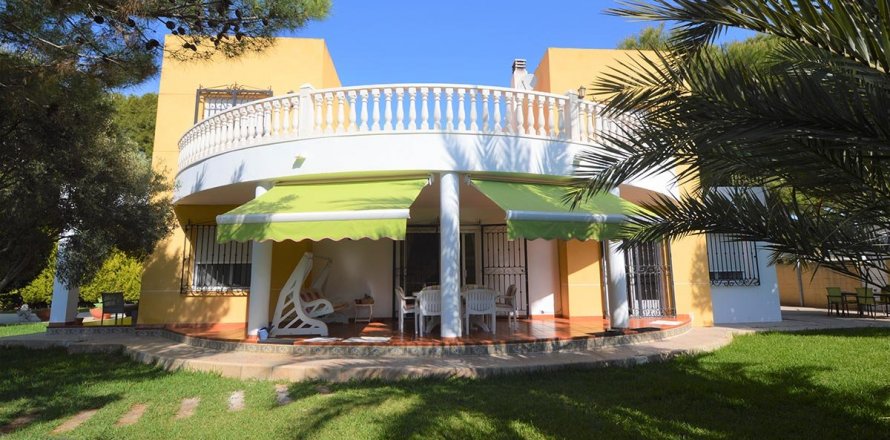 Villa en Punta Prima, Alicante, España 4 dormitorios, 290 m2 No. 46734