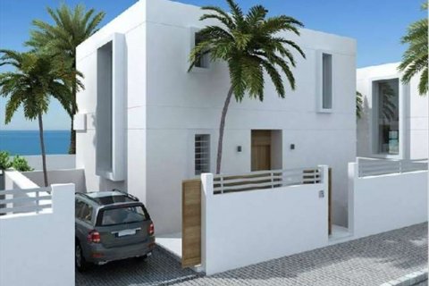 Villa en venta en Guardamar del Segura, Alicante, España 5 dormitorios, 312 m2 No. 46475 - foto 2