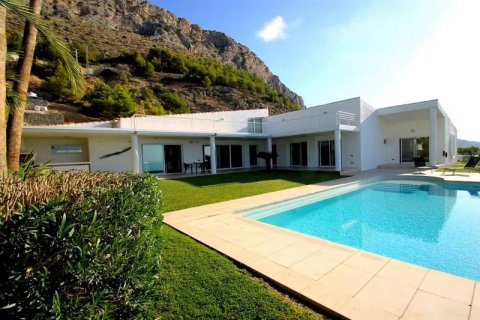 Villa en venta en Altea, Alicante, España 5 dormitorios, 400 m2 No. 45675 - foto 1